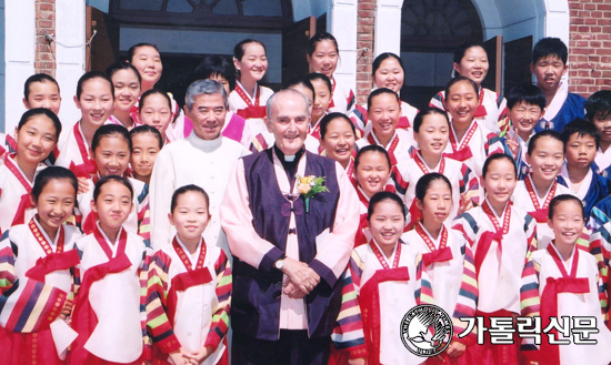 금경축 맞은 메리놀회 반예문 신부