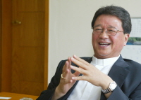 [저자와의 만남]「주님의 사제들에게」 번역 출간한 안동교구장 권혁주 주교