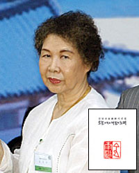 김남조·신달자 시인, 납활자 수제본 시선집 발간