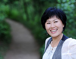 ‘바람의 딸’ 한비야, 신작 에세이 「그건 사랑이었네」 출간