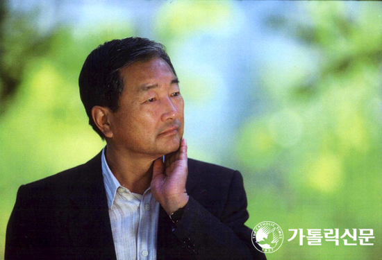 마종기 시인, 시집 「하늘의 맨살」·에세이 「당신을 부르며 살았다」 출간