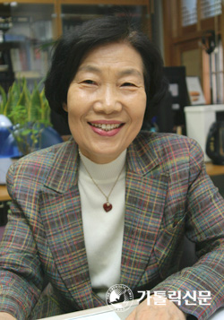 소설가 안영, 수필집 「초록빛 축복」 출간 