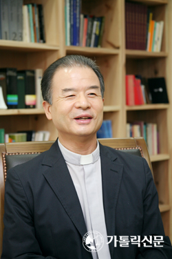 이용훈 주교의 윤리신학 총서 「세상의 빛, 오늘 그리고 내일-순례의 길목에 서서 」 