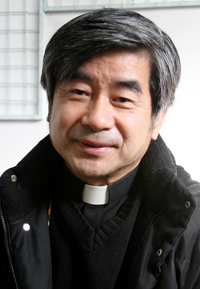 [저자와의 만남] 영성심리상담 경험·사례 담은 「벗어야 산다」 펴낸 홍성남 신부