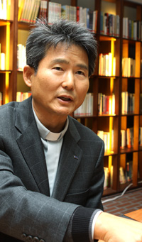 [저자와의 만남]「가능성과 한계」 펴낸 전헌호 신부