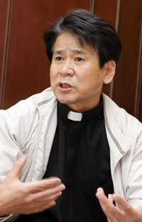 [저자와의 만남]「영성으로 읽는 성인성녀전」 엮어낸 정영식 신부