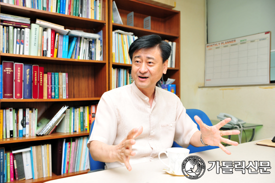 [저자와의 만남] 「세 신학생 이야기」 쓴 김문태 교수