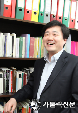 [저자와의 만남]「구약성경과 신들」 펴낸 주원준 연구원