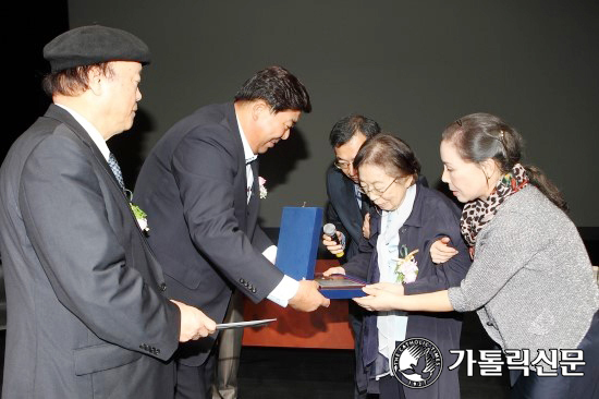 시집 「그 소식」 펴낸 홍윤숙 시인, 제4회 구상문학상 본상 수상