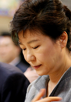 명동성당 세월호 미사서 “제 탓이오” 기도한 朴대통령