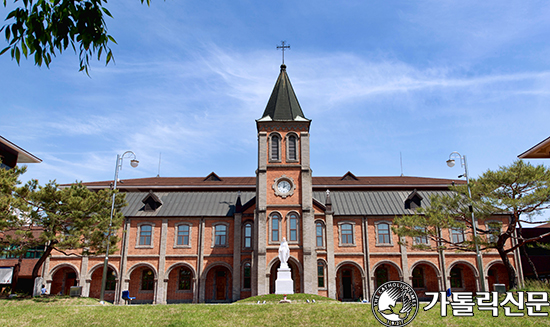 성유스티노신학교 100주년 기념관 개관