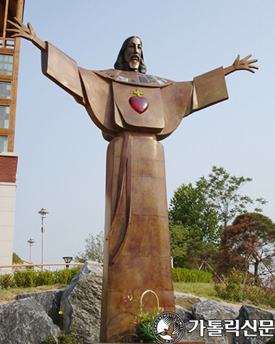 춘천 죽림동주교좌본당 예수성심상 축복