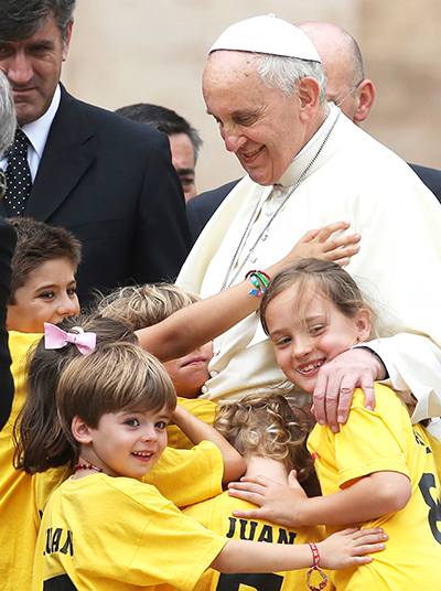 [사진] 교황 웃다, 아이들과 함께