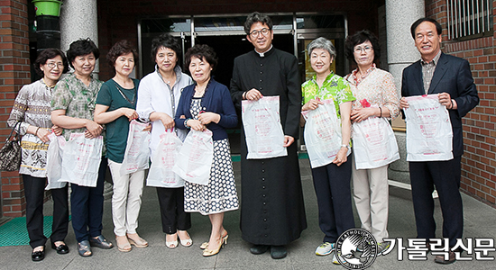 재활용 수거 봉투가 선교 도구로 변신