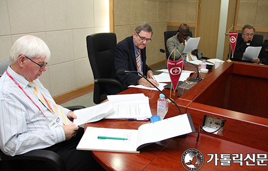 ‘우눔옴네스’ 이사진 내한