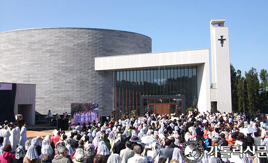 제주 성 클라라 수도회, 새 성전·수도원 축복식 봉헌