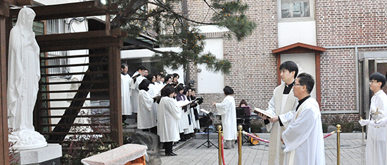 서울 세종로본당, ‘전대사 기념 전구의 성모상’ 축복