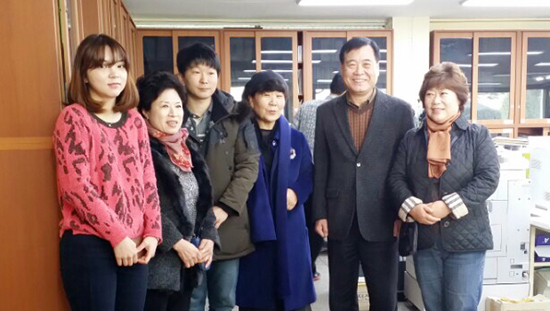 대구대교구 도동본당, 환경미화원·집배원에 연말 선물 전달