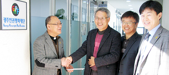 광주 운암동본당, 광주 가톨릭사회복지회·인권재단 성금 기탁