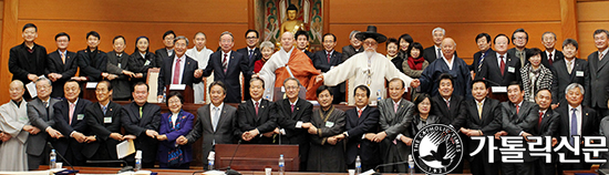 7대 종단 손맞잡고 “…답게 살겠습니다” 
