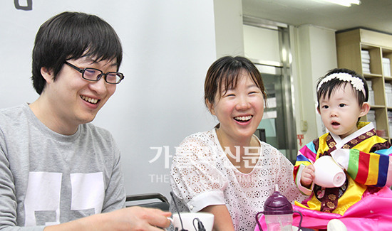 ‘생애 첫 기부’ 1988번째 주인공 지현아양 가족