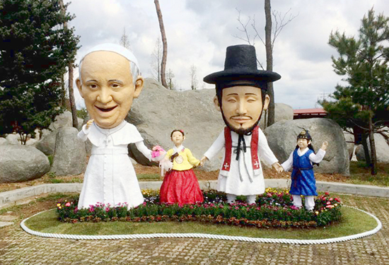 솔뫼성지, 교황 방문 후속 사업으로 교황 동상 설치