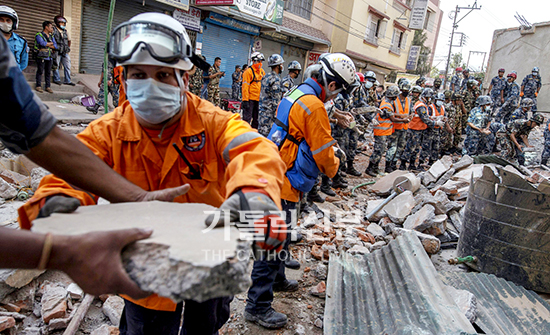 추가 강진 네팔 피해 급증