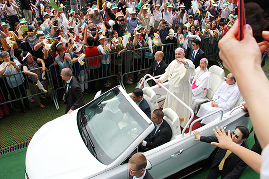 교황 방한 사진전, 윤선경씨 대상 영예