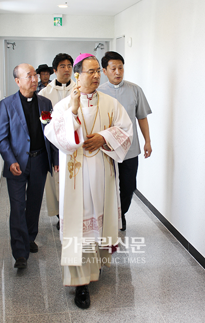 수원교구 수원대리구 새 청사 축복