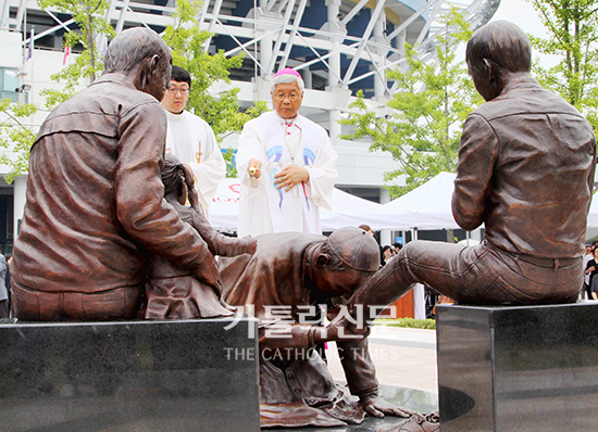대전에 프란치스코 교황 조형물 축복