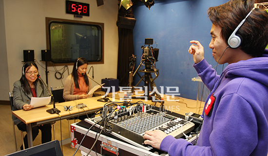 이주노동자 애환, 라디오로 나눕니다