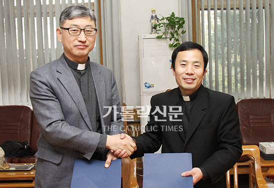 가톨릭신문사-신더셔 MOU, 복음화 협력