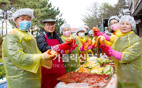 부산 사회사목국 ‘사랑의 김장 축제’