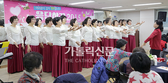 ‘베스트 마더스 코러스’ 합창단, 성모보호작업장 송년행사 공연