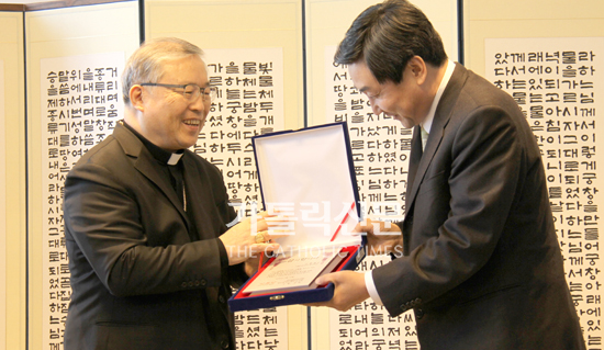 ‘장발장법’ 통과 기여한 정치인들에게 감사패