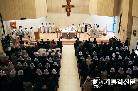 수원교구 죽전1동 하늘의문본당, 새 성당 입당미사 봉헌