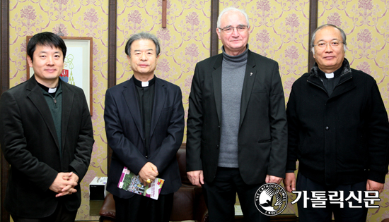 프랑스 앙굴램교구 성베드로주교좌본당 미쉘 망귀 신부, 이용훈 주교 예방