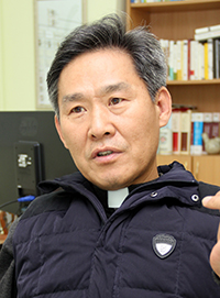 사회복음화국장 홍명호 신부