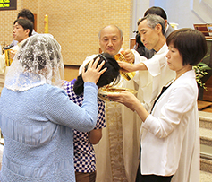 서울 반포4동본당, 새터민 60명 세례식 거행