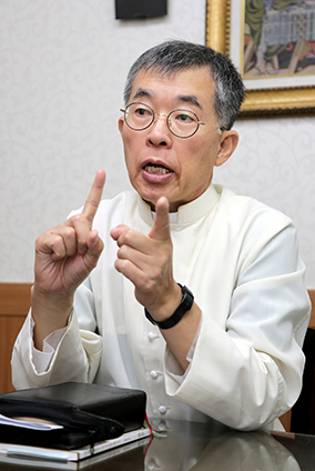 [저자와의 만남] 「열두 마당의 몸의 신학 안내서」 펴낸 이동호 신부