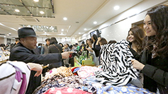 세계 34개국 탤런트들, 서울 반포4동본당서 ‘탈북자돕기 바자’ 참여