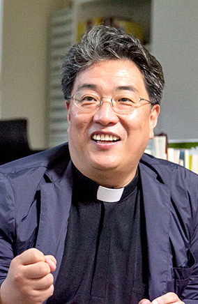 장재봉 신부, 「성모님 가슴에 달린 어여쁜 노리개」 발간