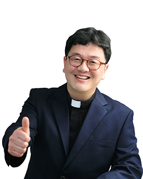 에세이집 「이기적인 행복」 펴낸 김성구 신부