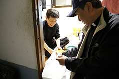 서울 단중독사목위 가톨릭사랑평화의집, 쪽방촌 주민에 도시락 배달