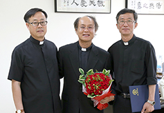 수원교구 홍승식 신부 , 수원가톨릭대 발전 기금 1억 원 쾌척 