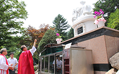 미리내성지 ‘한국 순교자의 모후이신 성모상’ 축복