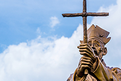 저 하늘 우러르며