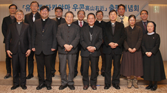  본사,「유스토 다카야마 우콘」출판기념회 열어