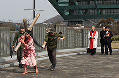 제주교구 청소년사목위, 4·3평화공원서 ‘4·3과 함께 걷는 십자가의 길’ 마련