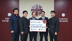 인천 송도2동본당, 신자들 모은 사회복지기금 전달